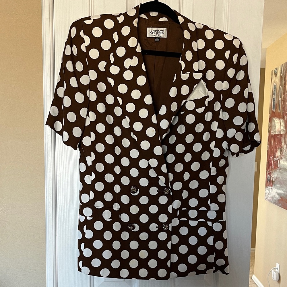 Kasper Brown and White Polka Dot Double Breasted Short Sleeve Top W/ Shoulder pa